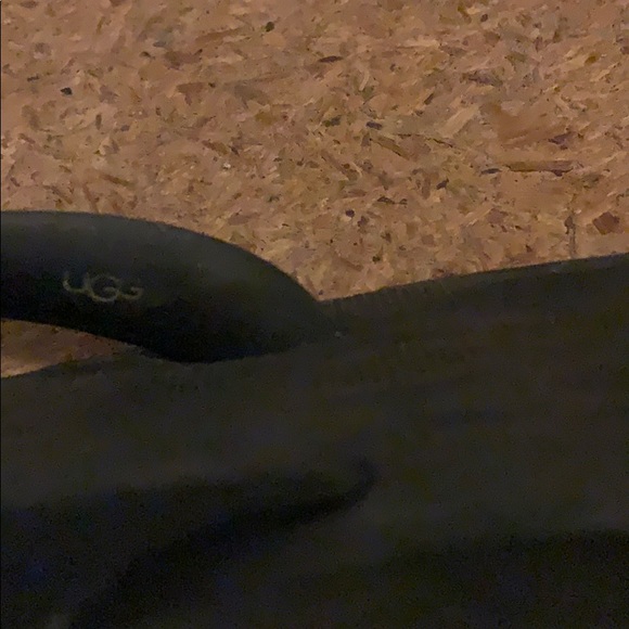 - UGG Casual Men’s Thong Sandals Size 12 Black Spring Summer Beach Slip On - Picture 11 of 11